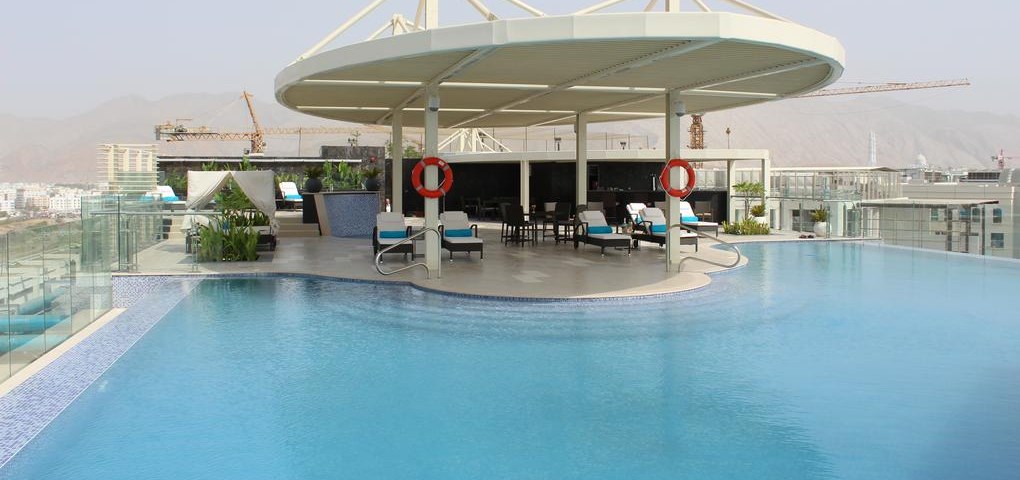 Grand Millennium Muscat Oman Piscina