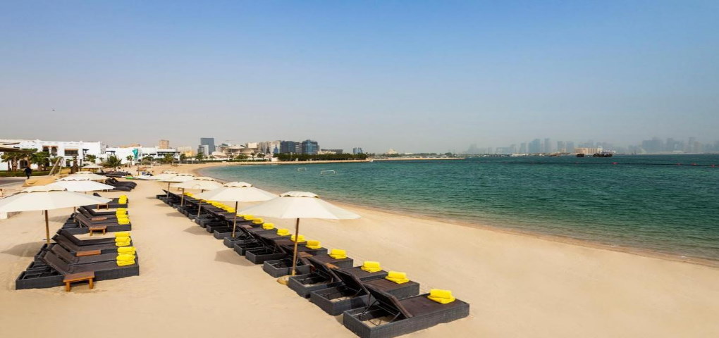 Sharq Village & Spa Ritz Carlton Hotel Doha Qatar Spiaggia