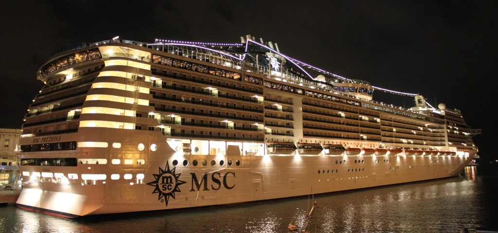 Nave MSC Preziosa Foto della Nave di Notte